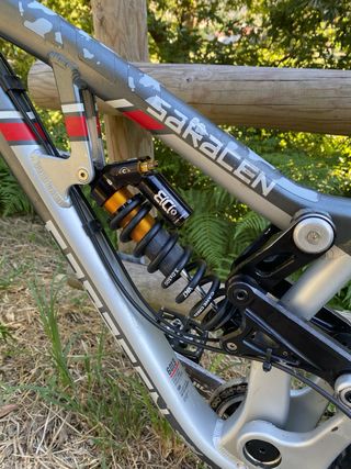 Bicicleta descenso SARACEN