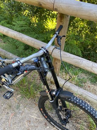 Bicicleta descenso SARACEN
