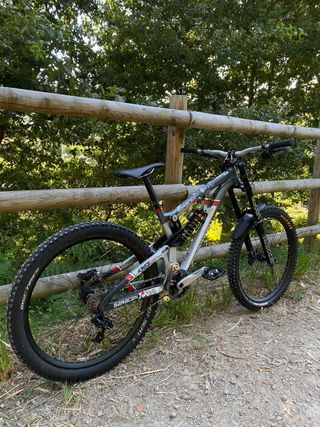 Bicicleta descenso SARACEN