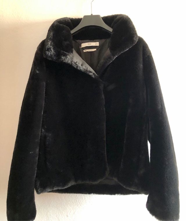 Abrigo de pelo negro