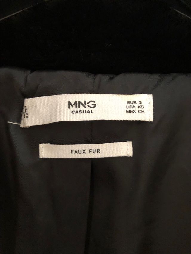 Abrigo de pelo negro