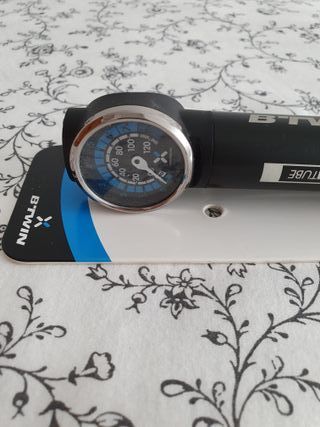 Bomba manual para Bici de carretera. Nueva.
