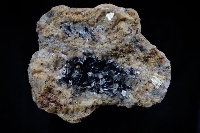 Mineral. Goethita , calcita