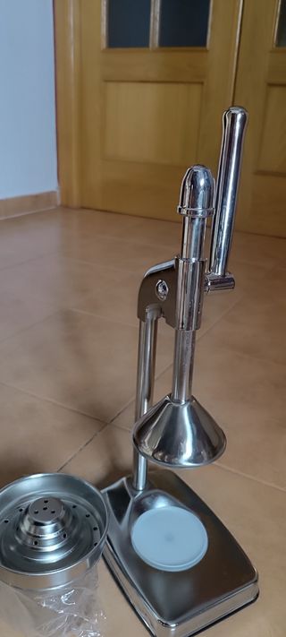 Exprimidor metálico