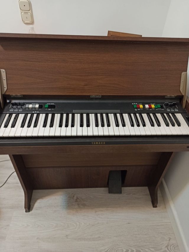PIANO YAMAHA - CAJA DE RITMOS YAMAHA