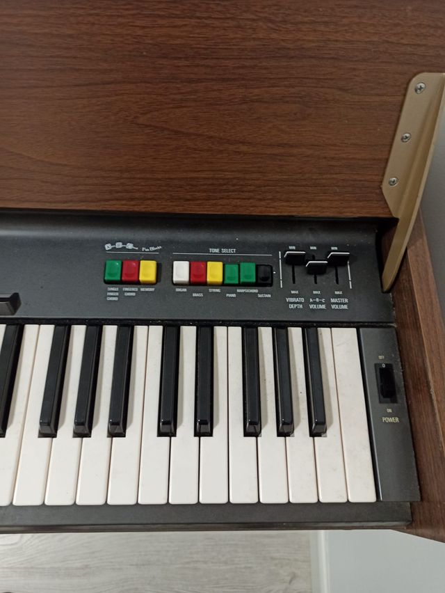 PIANO YAMAHA - CAJA DE RITMOS YAMAHA