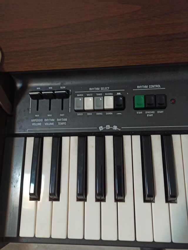 PIANO YAMAHA - CAJA DE RITMOS YAMAHA