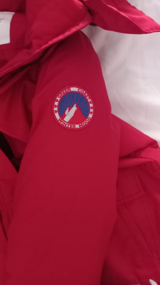 ABRIGA MUCHO.POCO USADO.IMPERMEABLE