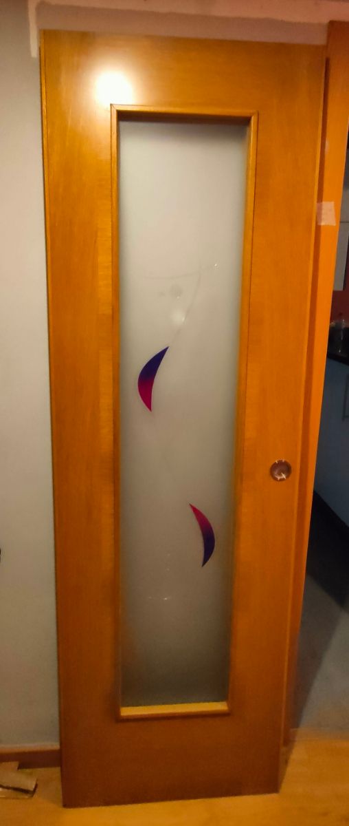 URGE Puerta corredera con cristal. Negociable