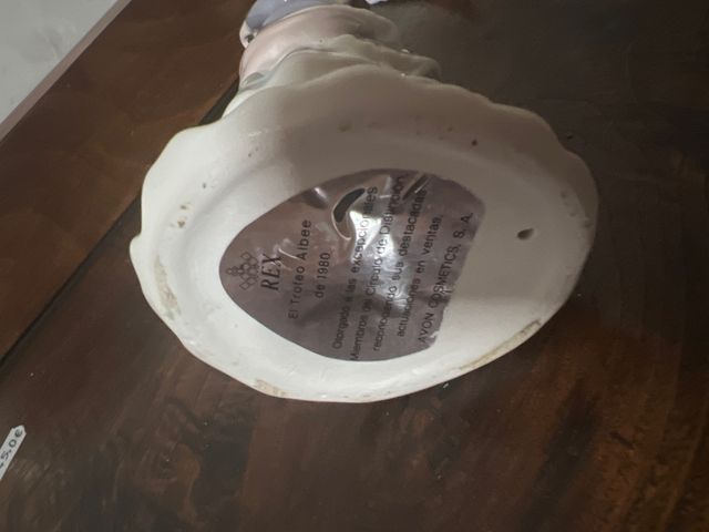 Figura Rex Avon Cosmetics S.A