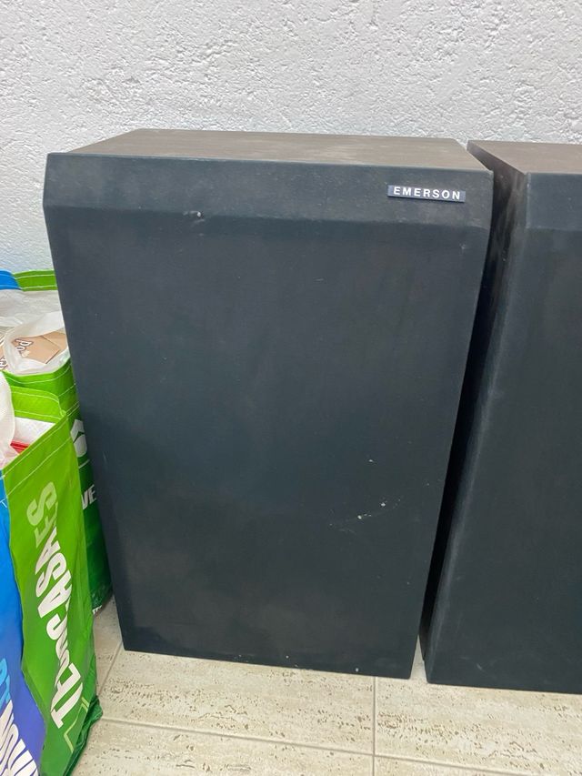 2 Altavoces EMERSON