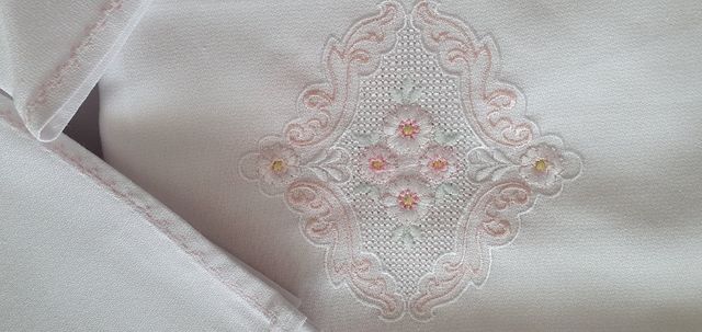 REBAJADA MANTELERÍA BLANCA