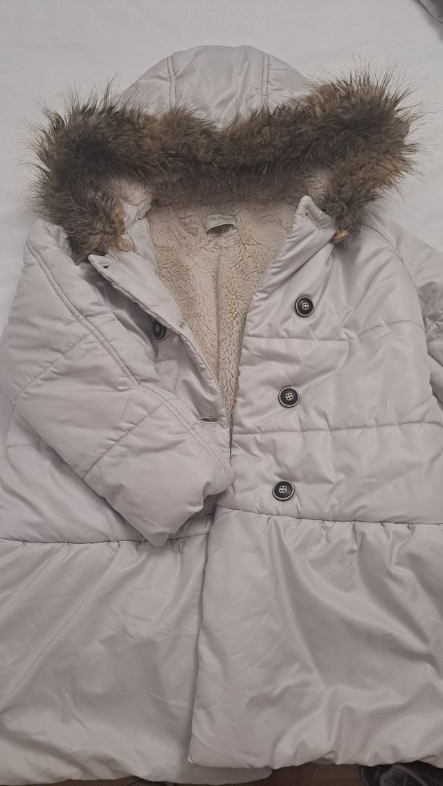 Abrigo niña talla 8. Marca Pili Carrera