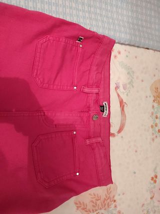 Preciosos pantalones fucsia acampanados