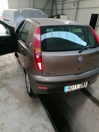 FIAT PUNTO 2002 para piezas.