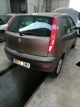 FIAT PUNTO 2002 para piezas.