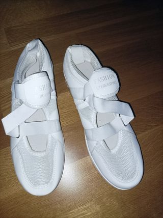 Zapatillas NUEVAS, 38. POR ENVÍO