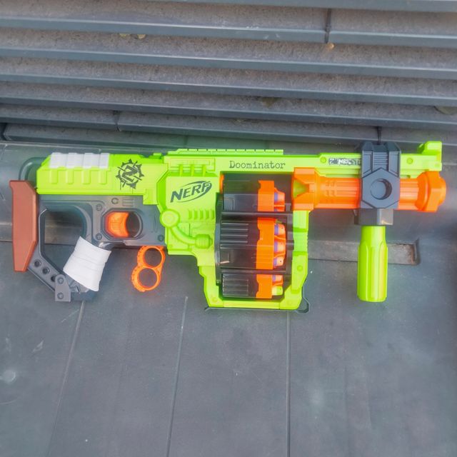 Pistola Nerf Dominator