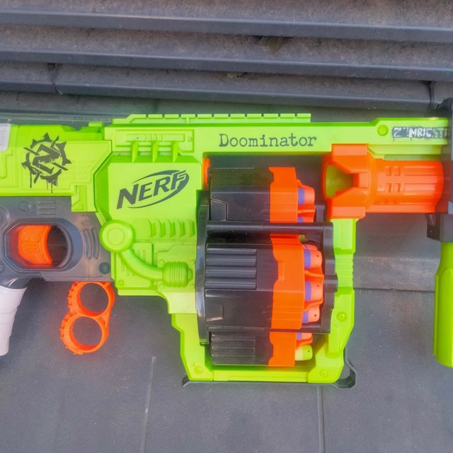 Pistola Nerf Dominator