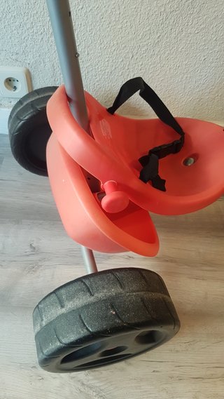 Triciclo rojo