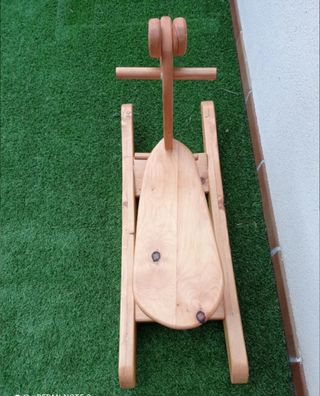 Caballito balancín de madera. Artesano