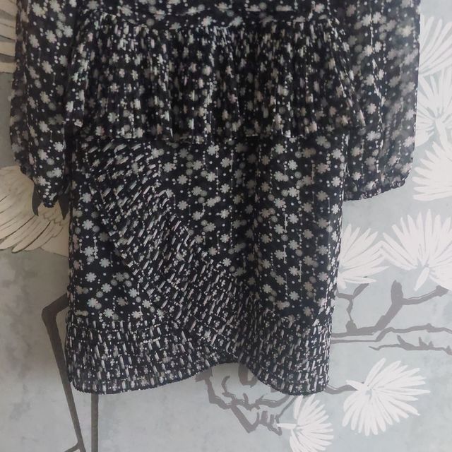 Vestido flores marca Jovonna London XS