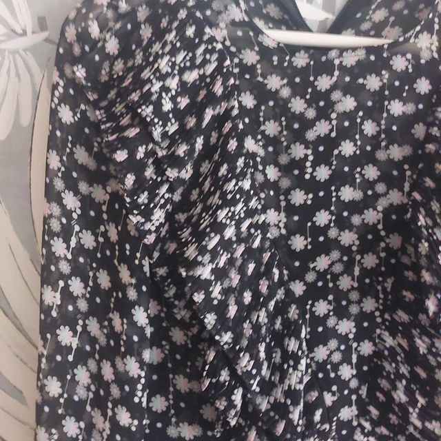 Vestido flores marca Jovonna London XS