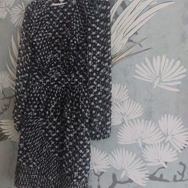 Vestido flores marca Jovonna London XS