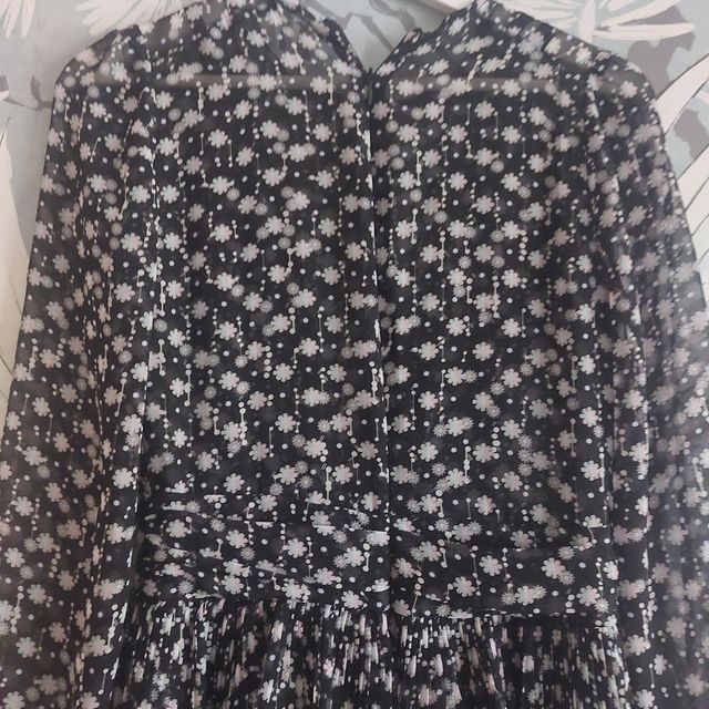 Vestido flores marca Jovonna London XS