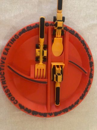 Cubiertos y plato 