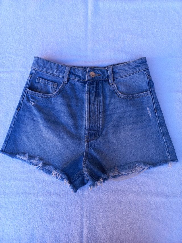 Pantalón corto Stradivarius. Talla 38