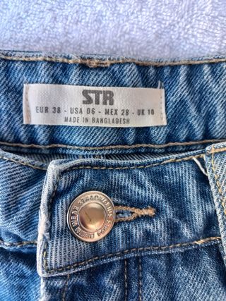 Pantalón corto Stradivarius. Talla 38