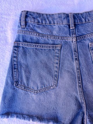 Pantalón corto Stradivarius. Talla 38