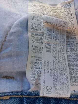 Pantalón corto Stradivarius. Talla 38