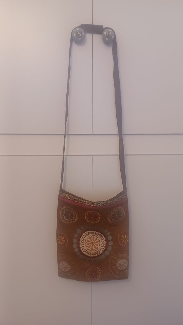 BOLSO DE ANTE CON BORDADOS