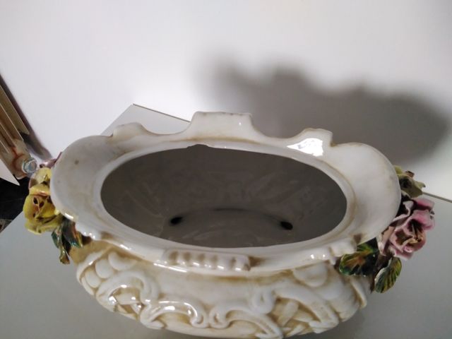 Zuppiera vintage. Capodimonte. Con rose