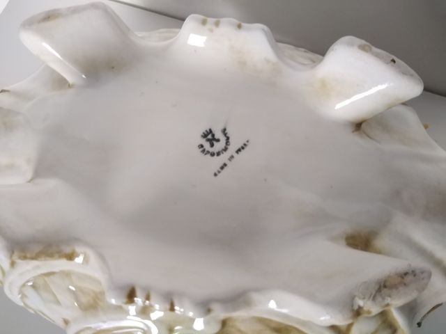 Zuppiera vintage. Capodimonte. Con rose