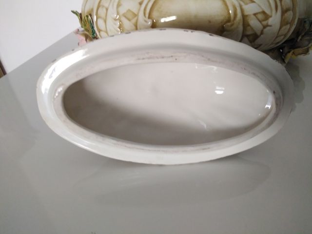 Zuppiera vintage. Capodimonte. Con rose