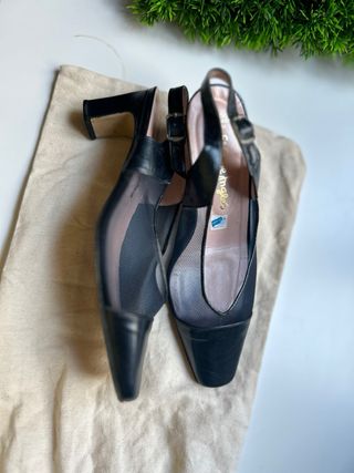Zapatos de tacon destalonados