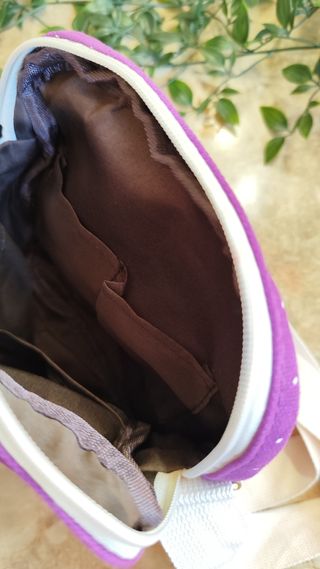 Bolso bandolera lila con estampado