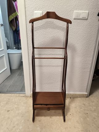 Galan de noche clasico de madera de segunda mano por 12 EUR en Benidorm en WALLAPOP