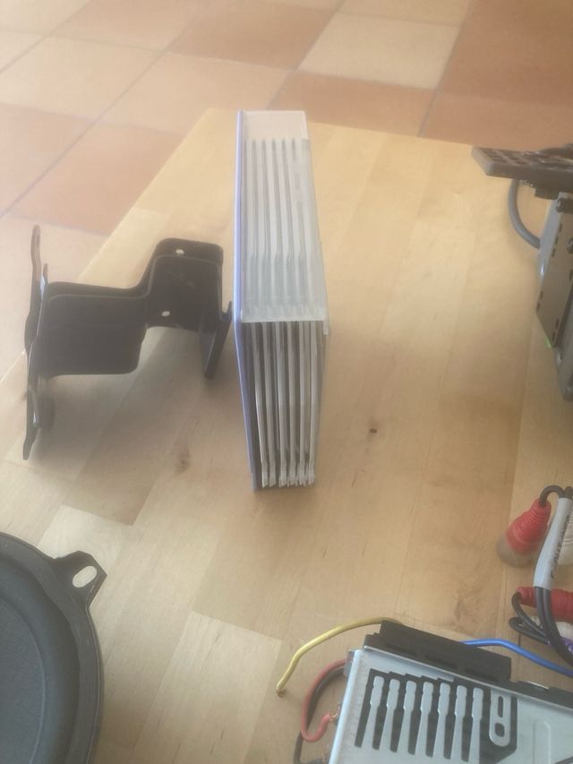 Equipo de música para coche marca Alpine