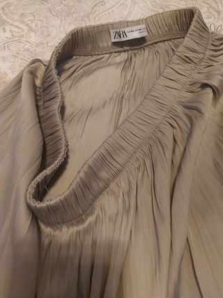 Falda midi de Zara verde.