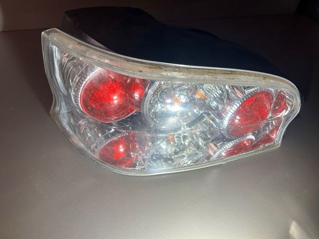 Piloto trasero izquierdo citeoen