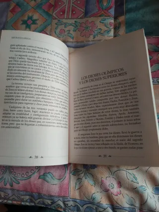 Libro sobre mitología griega