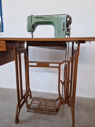 Maquina de coser REFREY Preferida