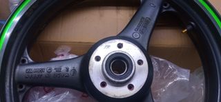 Llanta delantera Kawasaki zx9 2002
