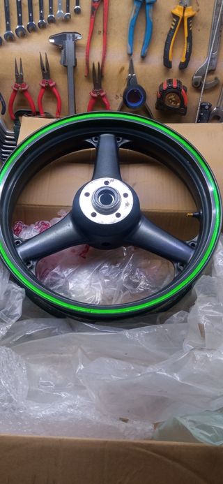 Llanta delantera Kawasaki zx9 2002