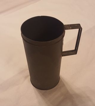 Antigua jarra medidora latón