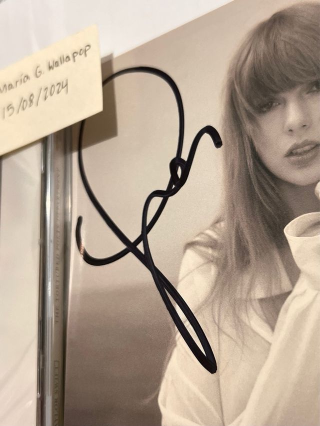 CD TTPD autografato da Taylor Swift